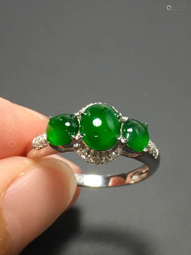 A GREEN JADEITE EGG FACE SHAPED RING, TYPE A