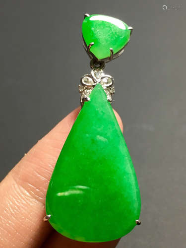 A GREEN JADEITE WATER DROP SHAPED PENDANT, TYPE A