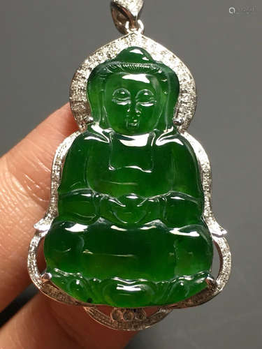 A GREEN JADEITE CARVED GUANYIN BUDDHA PENDANT, TYPE A