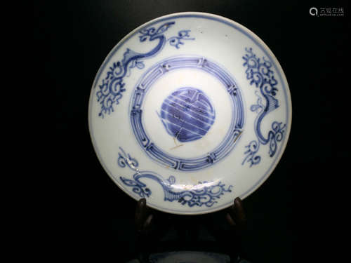 A BLUW&WHITE DISH WITH MARKING