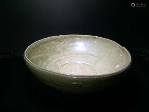 A YUE YAO PORCELAIN BOWL OF FISH PATTERN