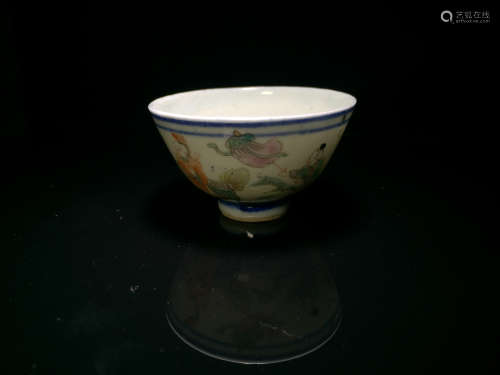 A PORCELAIN CUP OF STORY-TELLING PATTERN PAINTED