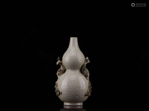 A DING YAO GOURD VASE
