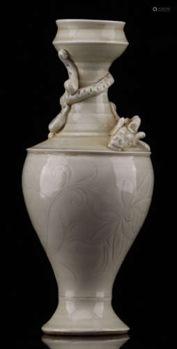 A DING YAO VASE WITH DRAGON PATTERN