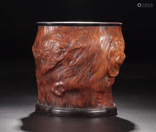 A RED WOOD TREE TUMOR PEN HOLDER