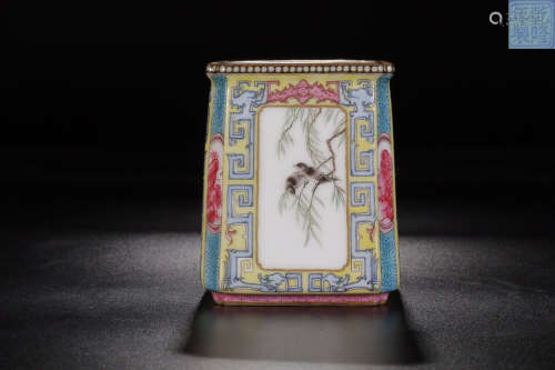 A QIANLONG ENAMELED SQUARE PEN HOLDER WITH PATTERN