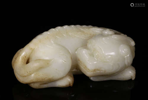 A HETIAN JADE BEAST SHAPED ORNAMENT