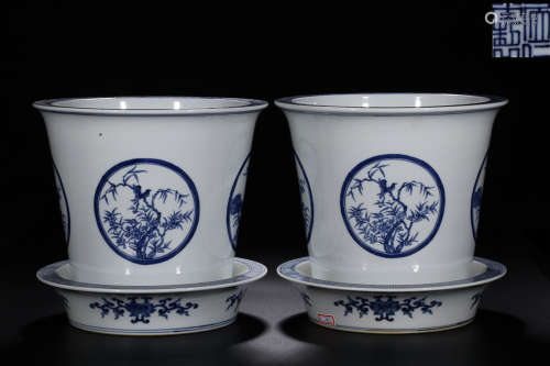 A PAIR OF BLUE WHITE FLOWER POT WITH PATTERN