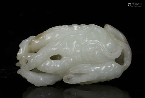 A HETIAN JADE ORNAMENT OF BERGAMOT SHAPED