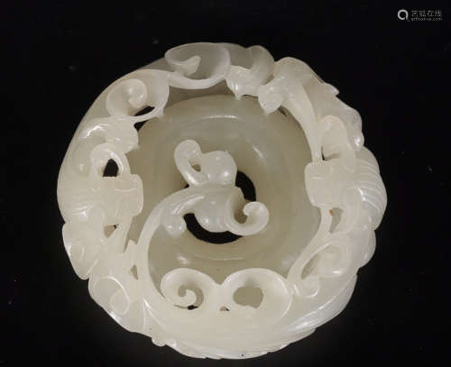 A HETIAN JADE PENDANT WITH DRAGON CARVING
