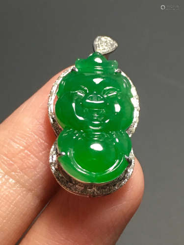 A TRANSLUCENT JADEITE ZHENGYANG GREEN PIG PRINCE NECKLACE