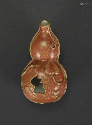 A IRON RED GLAZE GOURD-SHAPED PEN WASHER WITH GOLD-PAINTED DESIN