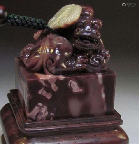 A SHOUSHAN STONE SEAL WITH CARVED