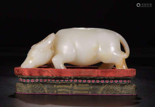 A HETIAN JADE COW SHAPED ORNAMENT