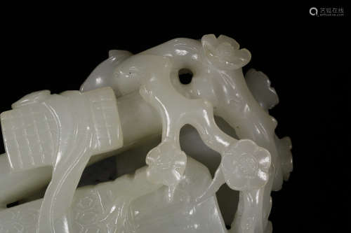 A HETIAN JADE ORNAMENT OF PIANO SHAPED