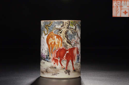 A ENAMELED PEN HOLDER WITH HORSE PATTERN