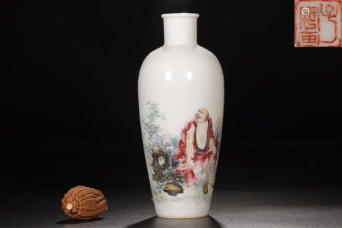 A PORCELAIN VASE WITH LUOHAN PATTERN