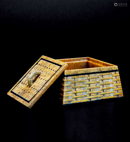 清 寿山石编藤纹盖盒