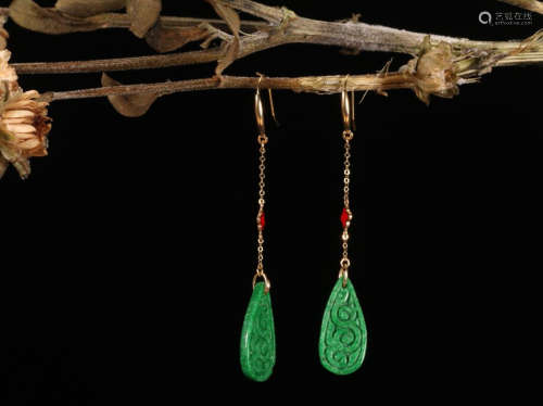 A PAIR OF GOLD&JADEITE EARRING