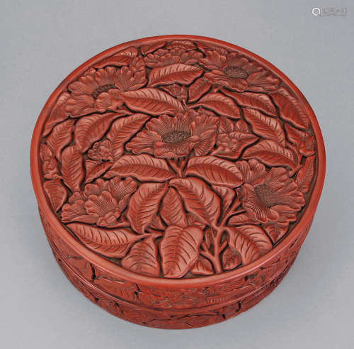 剔紅花卉紋圓盒