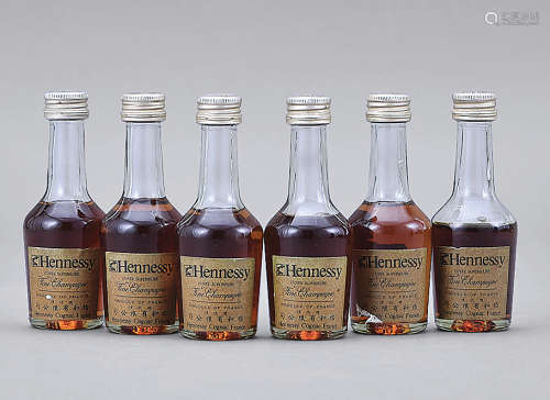 80年代 Hennessy Cuvee Superieure Fine Champagne Cognac酒版  一組六瓶 (怡和總代理)
