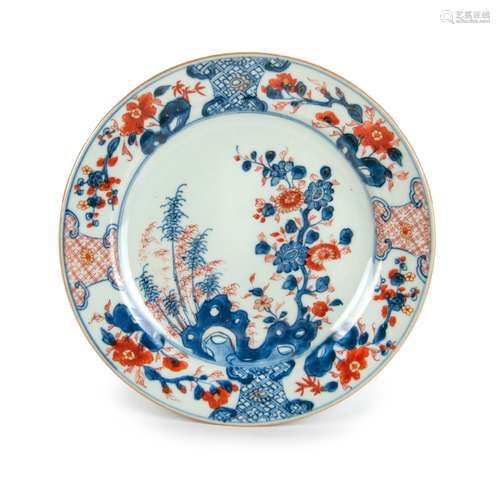 A CHINESE IMARI PATTERNED PLATE