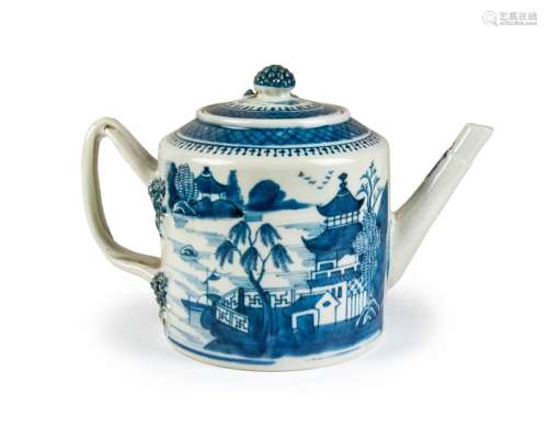 A BLUE AND WHITE PORCELAIN TEA POT AND COVER
