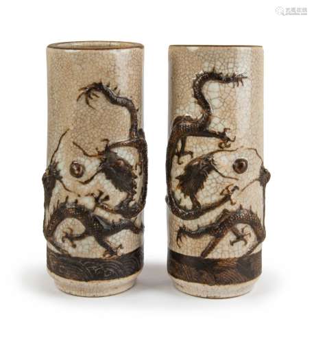 A PAIR OF GE-TYPE VASE WITH DRAGON DECORATION