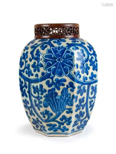 A CHINESE OCTAGONAL BLUE AND WHITE  JAR