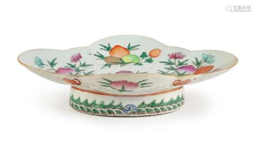 FAMILLE ROSE GLAZED PATTERNED FRUIT DISH