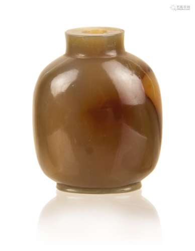 AGATE CARVED SNUFF BOTTLE (EGG YOLK ) QING DYNASTY