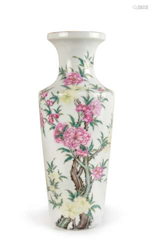 A CHINESE FAMILLE ROSE PEONY GILDED VASE