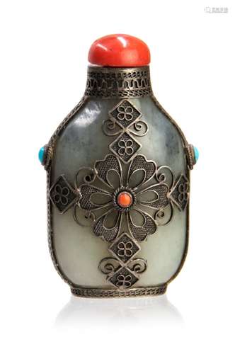 SILVER FILIGREE MOUNTED JADE SNUFF BOTTLE