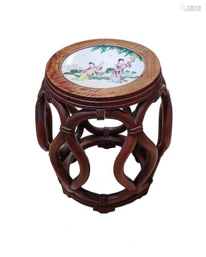 FAMILLE ROSE PORCELAIN TOPPED STOOL