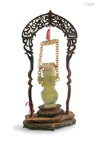 A FINE CHINESE JADE HANGING VASE