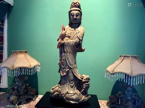 A FINE HARDSTONE CARVED FIGURE OF STANDING GUANYIN