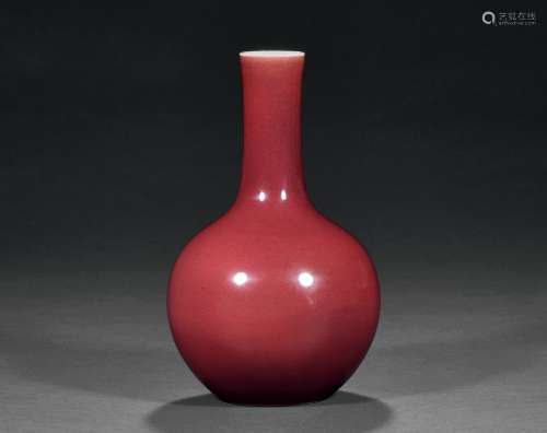 清乾隆 霁红釉天球瓶