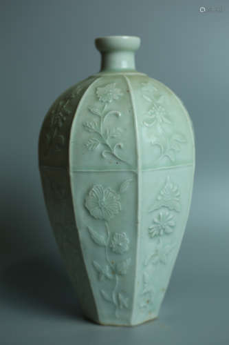 A SIX SIDES PORCELAIN VASE