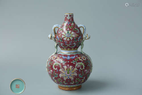 A PORCELAIN GOURD VASE WITH RED CORAL PATTERNS WITH QIANLONG MARKING