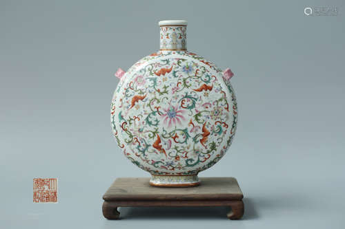 A PORCELAIN FLAT VASE WITH QIANLONG MARKING