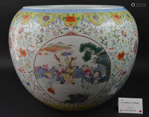 A FAMILLE ROSE CYLINDER SHAPE CONTAINER