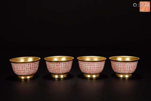A SET OF QIANLONG MARK PORCELAIN CUPS WITH GOLD