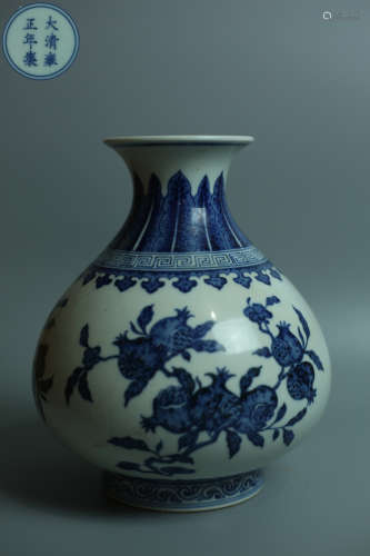A BLUE AND WHITE PORCELAIN VASE WITH YONGZHENG MARKING
