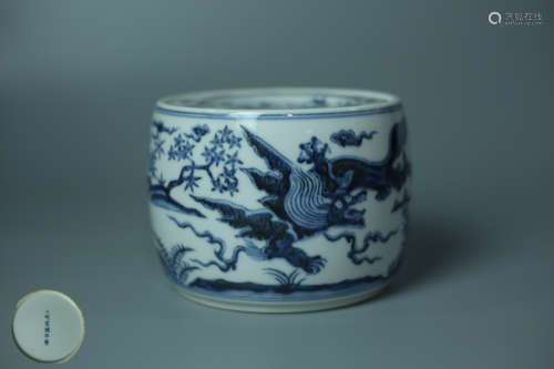 A PORCELAIN GO CHESS JAR WITH DRAGON PATTERNS AND XUANDE MARKING