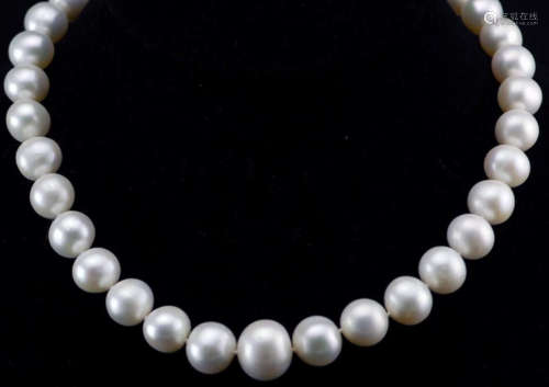 A DAXI PEARL NECKLACE