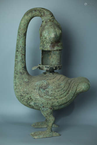 A LARGE GOOSE BRONZE LANTERN WITH SHANG DYNASTY MARKING