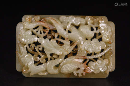 A HETIAN JADE ORNAMENT WITH DRAGON CARVING