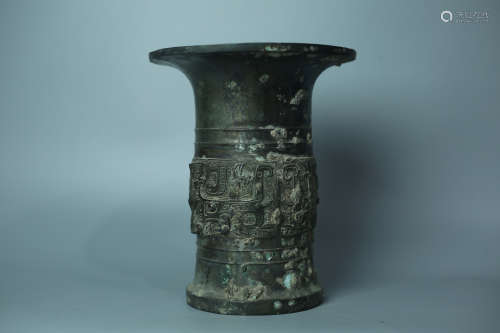A BRONZE VESSEL WITH TAOTIE PATTERNS AND ZHOU DYNASTY MARKING