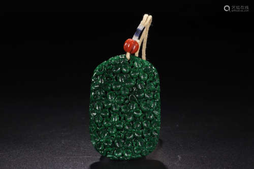 A JADEITE FLOWER PATTERN CARVED PENDANT