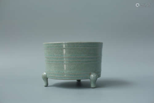 A BLUE PORCELAIN TRI-LEG CENSER